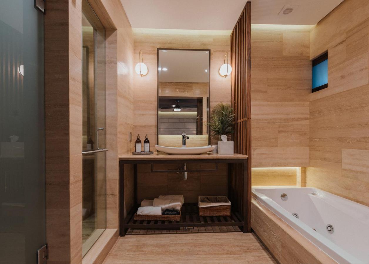 Deluxe Double Room Bath