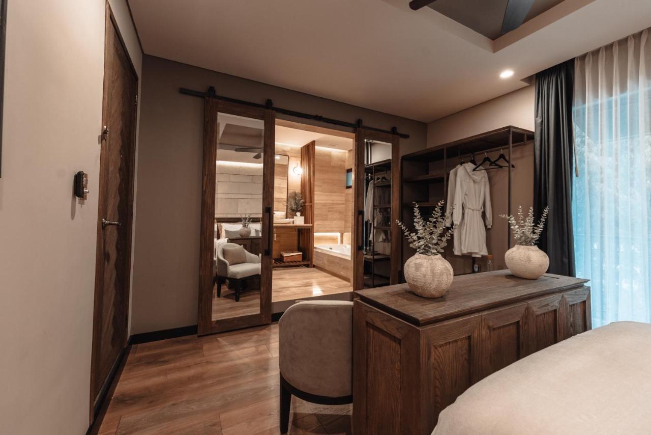 Deluxe Double Room Bath