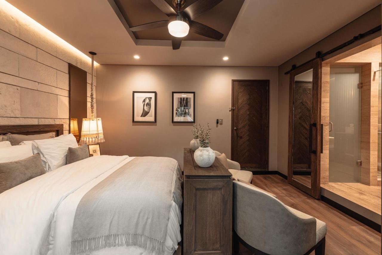 Deluxe Double Room Bath